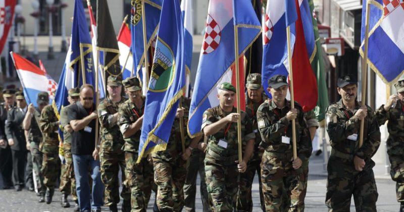 HRVATSKA VOJSKA ‘S ponosom čestitamo 30 godina hrvatske državnosti! Naša je čast služiti svojoj Domovini’