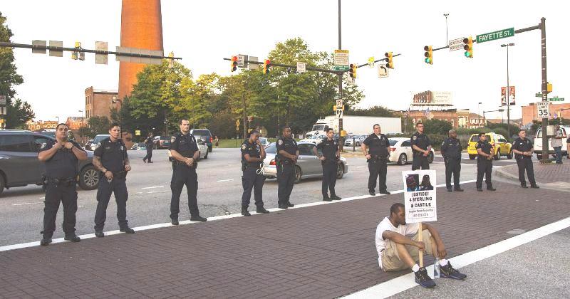 NE JENJAVAJU PROSVJEDI U AMERICI 'Biti crnac ne smije biti smrtna presuda'