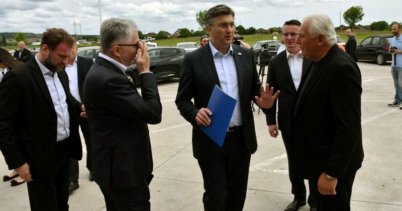 PLENKOVIĆ IZ VINKOVACA PORUČIO Stvar je jednostavna. Izbori se svode na pitanje - hoće li građani da ih vodim ja ili Bernardić