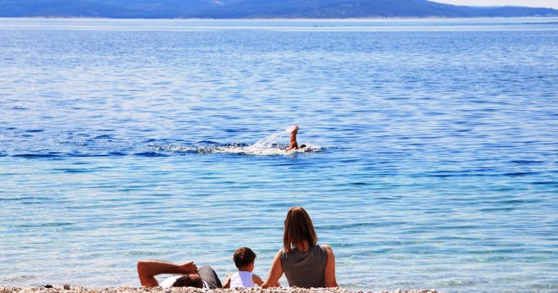 SEZONA ODMORA I ZABAVE MOŽE POČETI Hrvatska je jedna od pet europskih zemalja s najčišćom vodom za kupanje