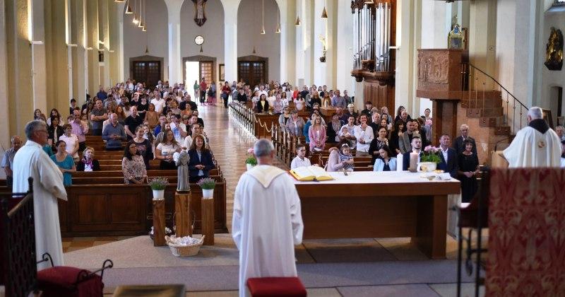 ANTUNOVO U SALZBURGU Proslavljeno uz tradicionalni blagoslov ljiljana i djece