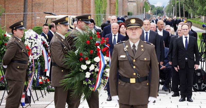 DAN ANTIFAŠISTIČKE BORBE U Sisku i na zagrebačkom Mirogoju položeni vijenci, evo tko je sve sudjelovao