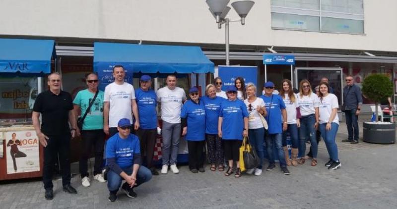 (FOTOGALERIJA) DRUŽENJE HDZ-OVACA S VUKOVARCIMA 'Velik odaziv pokazatelj je da izborni program HDZ-a prepoznaju kao realan i ostvariv, a HDZ kao pobjedničku stranku'