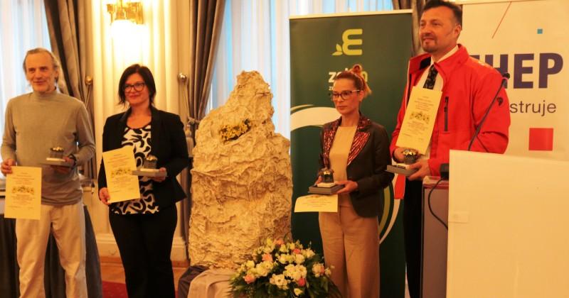 AUTORI NAJBOLJIH NOVINARSKIH RADOVA O ZAŠTITI OKOLIŠA SLOŽNI Edukacijom i odgojem za okoliš protiv klimatskih promjena i onečišćenja prirode