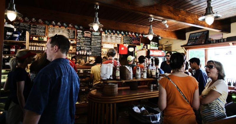 SITUACIJA SE POGORŠAVA Guverner Kalifornije zbog korone naredio zatvaranje barova u Los Angelesu