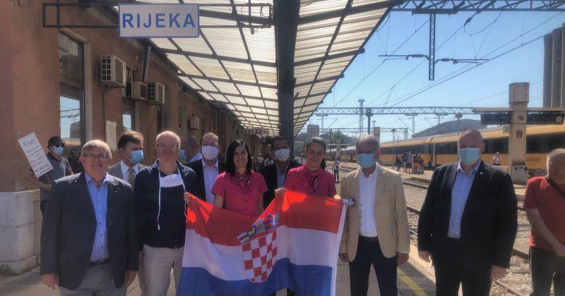 O OVOME JE PISAO I NEW YORK TIMES! U Rijeku stigao prvi vlak pun Čeha koji će ljetovati u Hrvatskoj