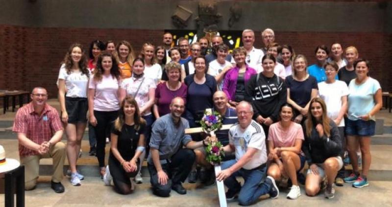 UNATOČ PANDEMIJI 40-AK HRVATA IZ BAVARSKE HODOČASTILO U ALTÖTTING Molilo se Nebeskoj Majci do posljednjeg zrnca krunice, da očuva našu katoličku vjeru i naš hrvatski identitet