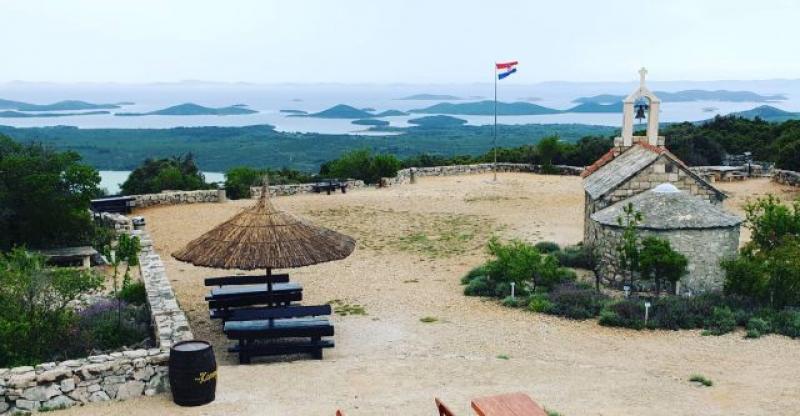 DA TI PAMET STANE Mjesto s kojeg puca savršen pogled na otoke i najveće prirodno jezero u Hrvatskoj
