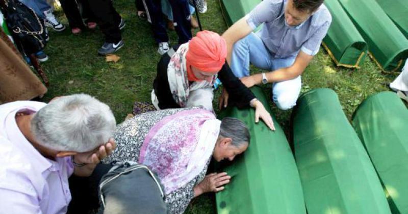 U SREBRENICI UBIJENO VIŠE OD 8000 MUSLIMANSKIH MUŠKARACA I DJEČAKA Udovice ne pronalaze mir ni 25 godina od genocida