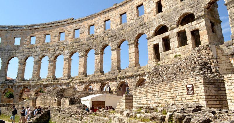 REPORTAŽA O HRVATSKOJ Njemački Pro7 usporedio putovanja za vrijeme korone u Pulu i na grčku Kretu