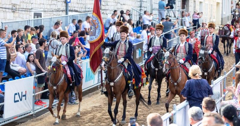 POČELA 305. SINJSKA ALKA 17 alkara bori se za titulu slavodobitnika