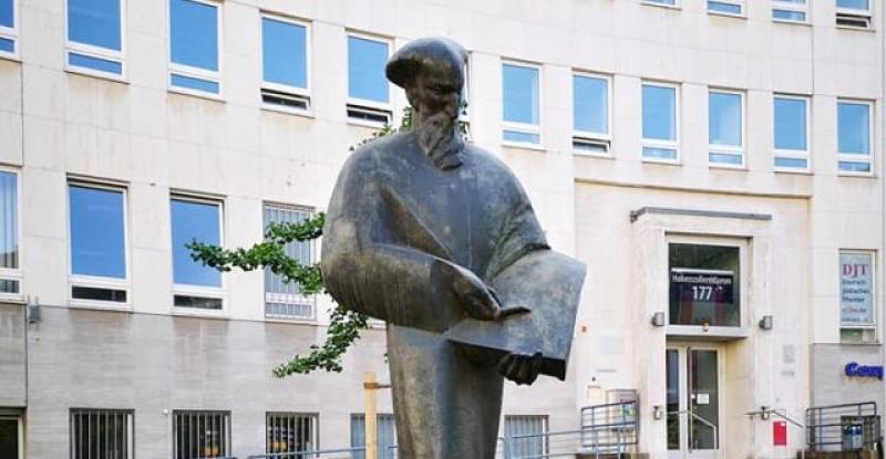 DVIJE OBLJETNICE 570. rođendan velikom hrvatskom pjesniku Marku Maruliću i 50 godina partnerstva između Splita i Općine Charlottenburg‐Wilmersdorf u Berlinu