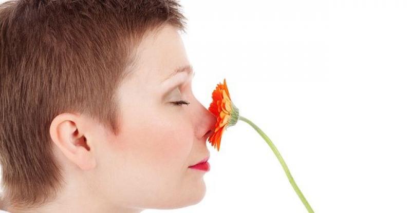 KAKO RAZLIKOVATI KORONU OD OBIČNE PREHLADE ILI GRIPE? Stručnjaci kažu da i sami možete napraviti test