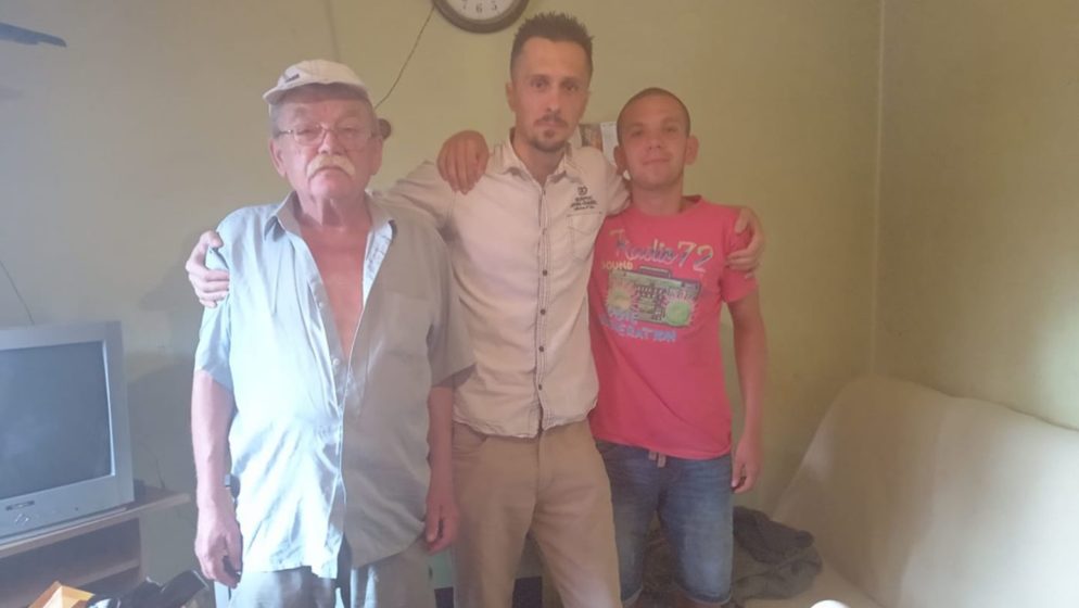 Vukovarcu nije bila dovoljna virtualna podrška, posjetio pretučenog mladića i njegova oca… Otkrio tužnu životnu priču
