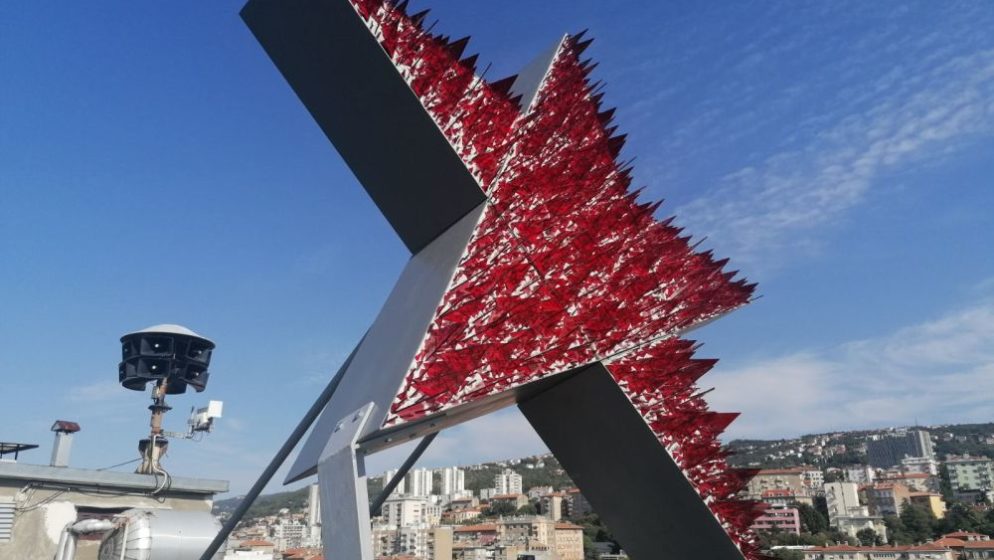 ‘Meštri bacaju ideološke kosti dok pune svoje džepove i skrivaju papire. A ljudi bježe iz Rijeke u druge zemlje…’