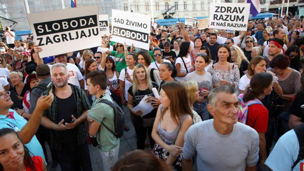 Tisuće ljudi na prosvjedu protiv korona mjera na trgu bana Jelačića