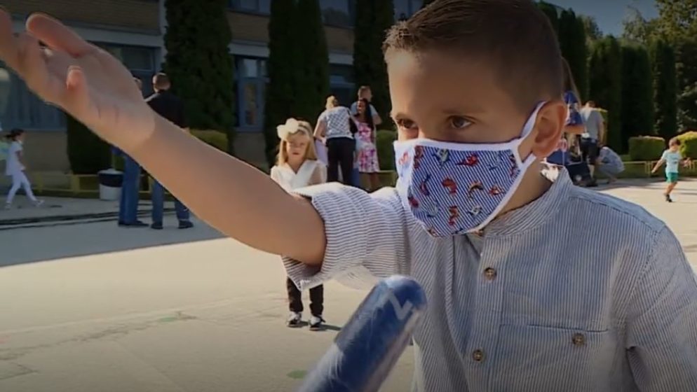 Prvašić iz BiH reporterki: Stavi masku na nos, odmakni se zbog korone, ne želim se zaraziti