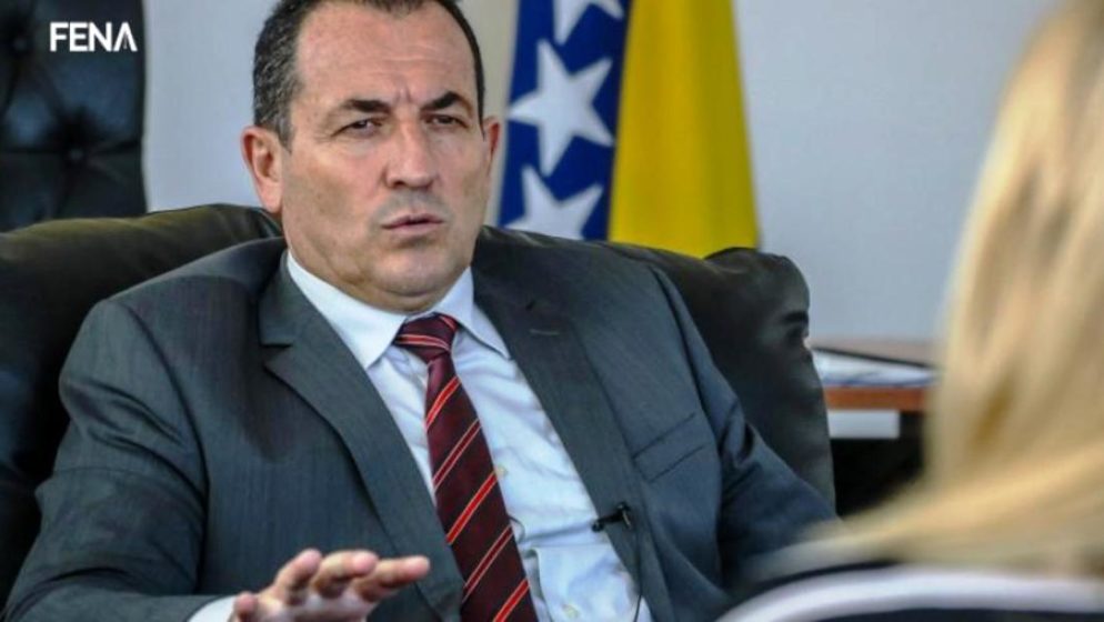 Ministar sigurnosti Bosne i Hercegovine Selmo Cikotić:  ‘Svi dvojni državljani dužni su posjedovati važeću bh. putovnicu pri prelasku granice BiH’