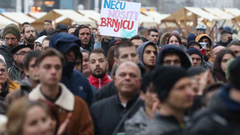 (VIDEO) U Zagrebu protest protiv mjera: Ovo nije pitanje virusa, ovo je pitanje kontrole
