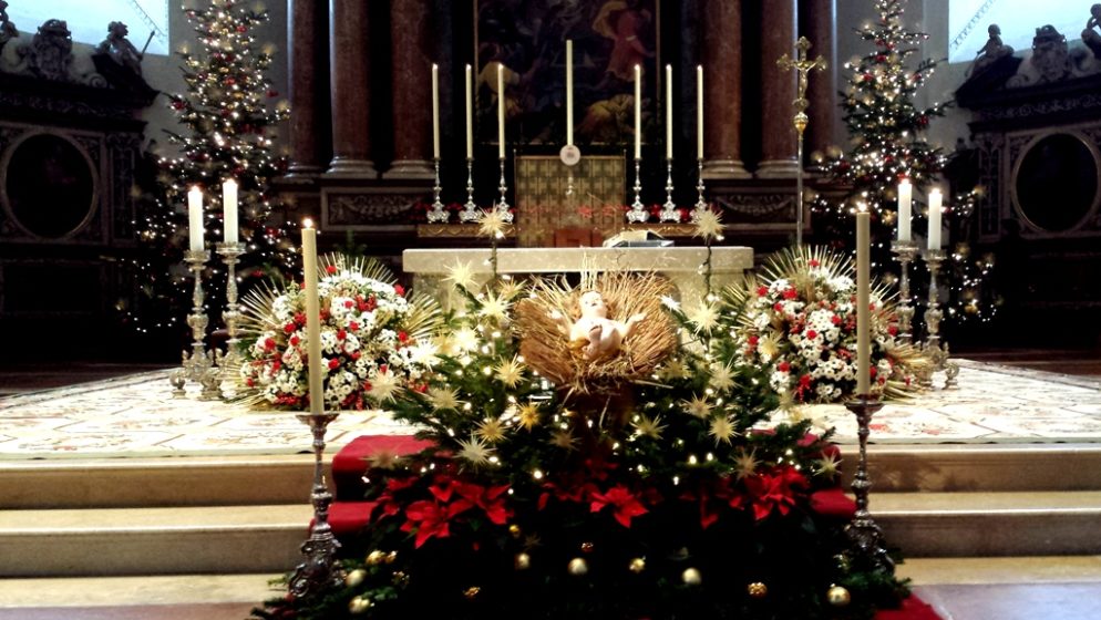 BOŽIĆNO OBRAĆANJE PAPE FRANJE: ‘Moje su misli s obiteljima koje se danas ne mogu okupiti’