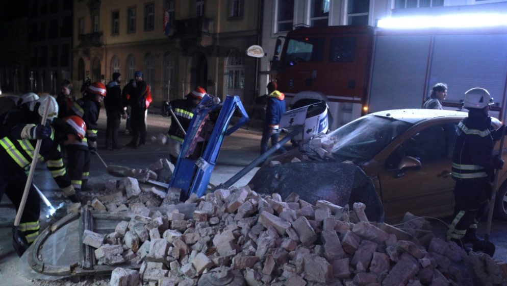 Neizvjesna noć pred stanovnicima Petrinje, Siska i drugih mjesta, tlo se i dalje trese