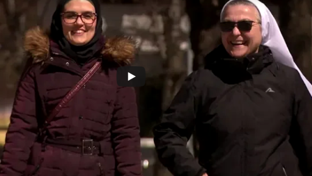 Njemačka televizija ZDF snimila reportažu o časnoj sestri milosrdnici Blanki i mualimi Šejli kako zajedno pomažu potrebitima u Livnu
