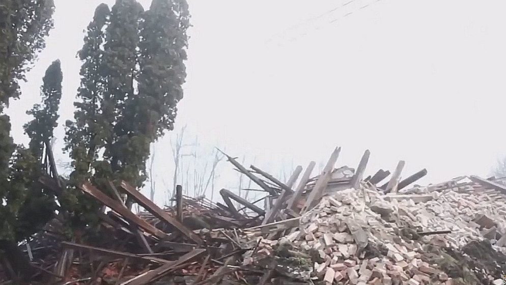 Oduzeli im dvoje male djece nakon što im je kuća stradala u potresu