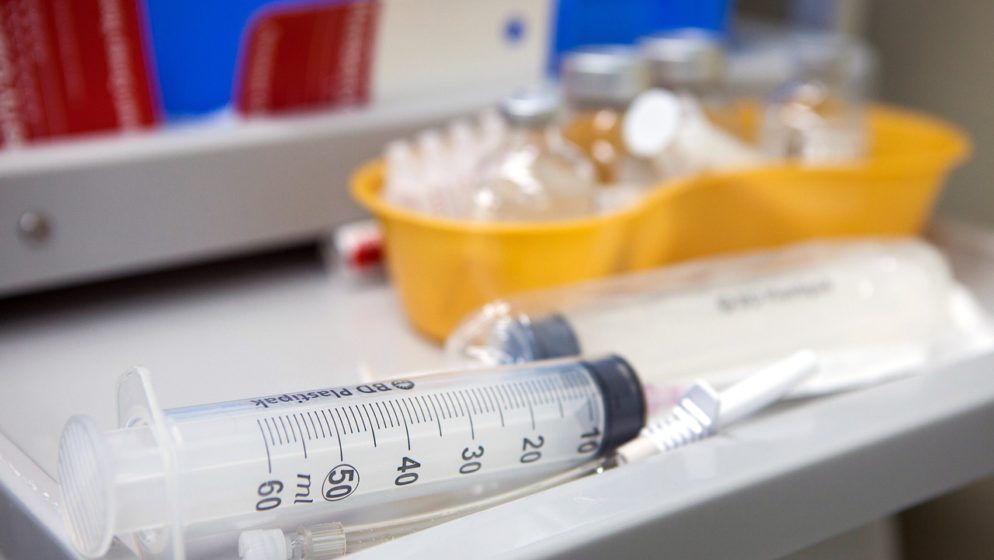 U Njemačkoj će kažnjavati cijepljenje preko reda do 25 tisuća eura!