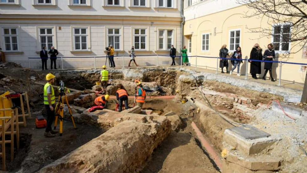 U DVORIŠTU BANSKIH DVORA otkrivena 3000 godina stara povijest Zagreba