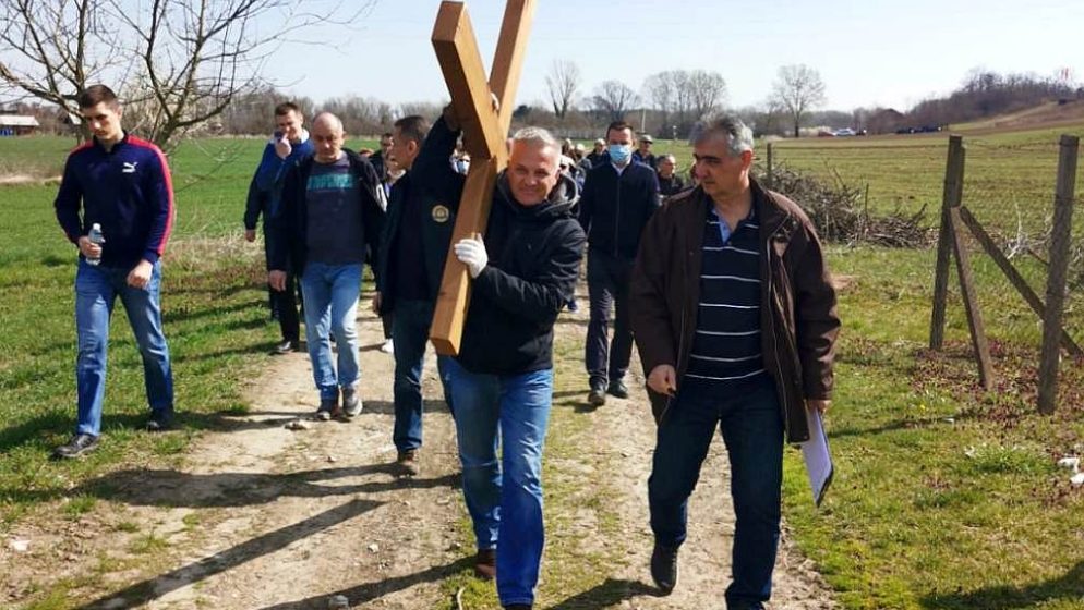 Vukovarci molili križni put na ‘Kukuruznom putu spasa’