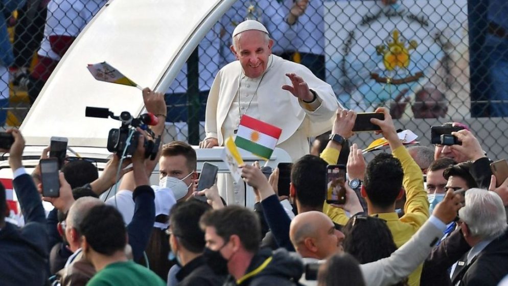 Papa Franjo u Erbilu održao najveću misu za posjeta Iraku, dočekale ga tisuće vjernika