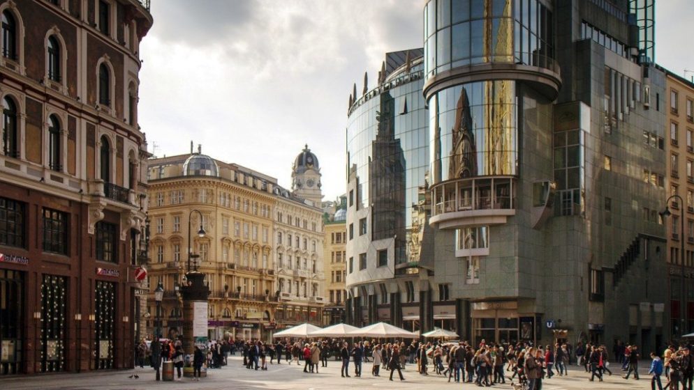 AUSTRIJA NASTAVLJA CIJEPITI ASTROMZENECOM! Nema dokaza da su smrti povezane s cijepljenjem