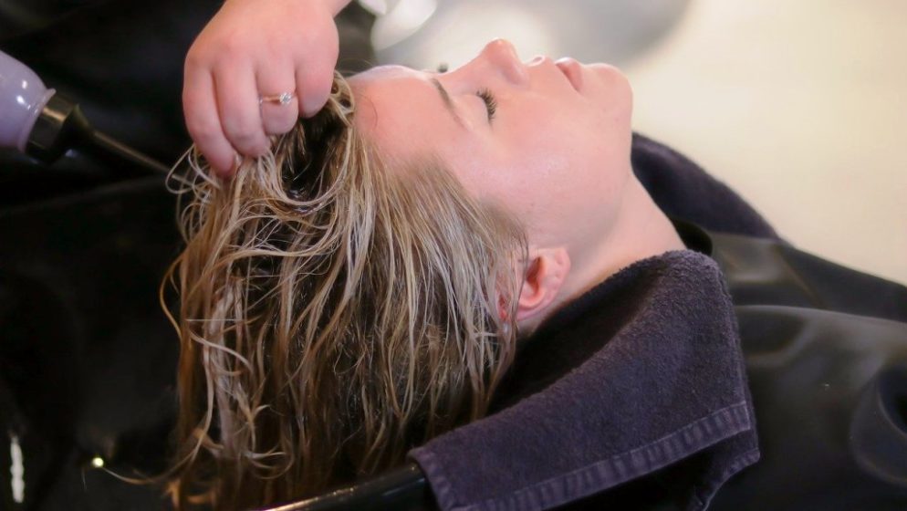 U Njemačkoj otvoreni frizerski saloni, zahtjevi za daljnjim otvaranjima