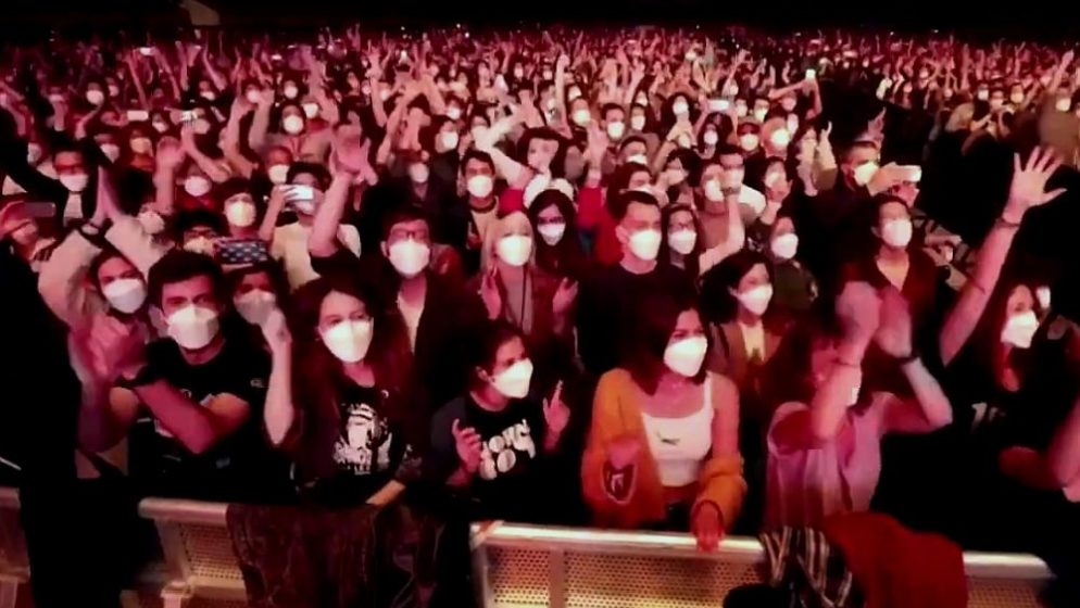 (VIDEO) U Europi održan najveći koncert od pandemije. Od 5 tisuća ljudi – zaraženo dvoje