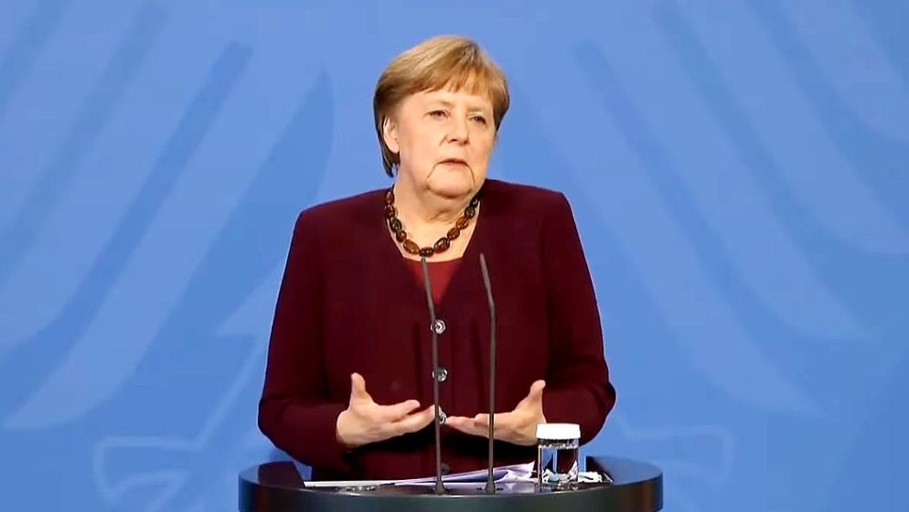 Angela Merkel objavila da će se u petak cijepiti AstraZenecom