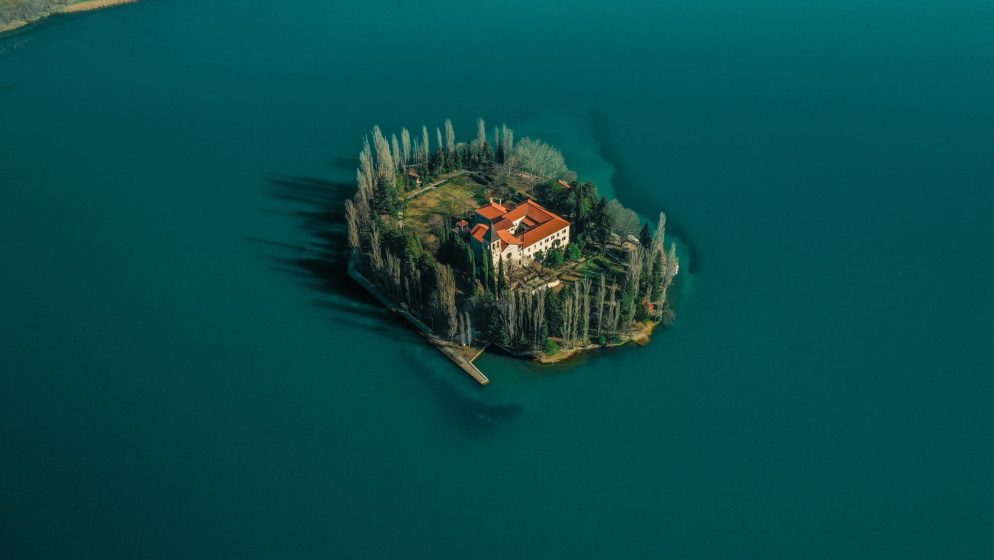 Oaza mira okružena prirodom koju su cijenili i franjevci: Evo zašto je Visovac bajkovit