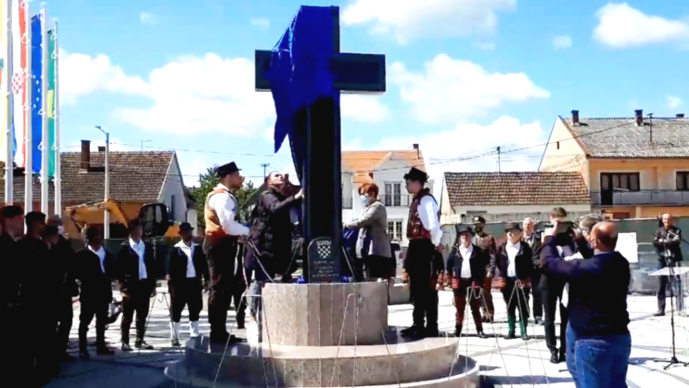 U Bošnjacima otkriven spomen križ ubijenima i nestalima u tri rata
