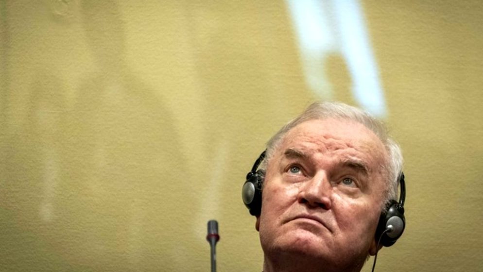 Srbija podijeljena u ocjenama presude Mladiću, u parlamentu sud nazvali ‘antisrpskim’