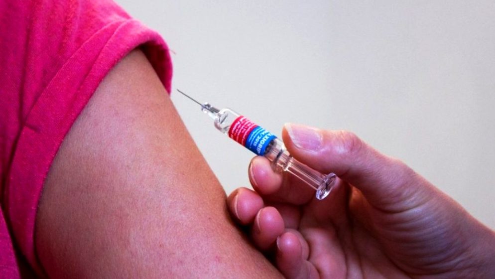 Sve više slučajeva zaraze kod osoba cijepljenih s dvije doze
