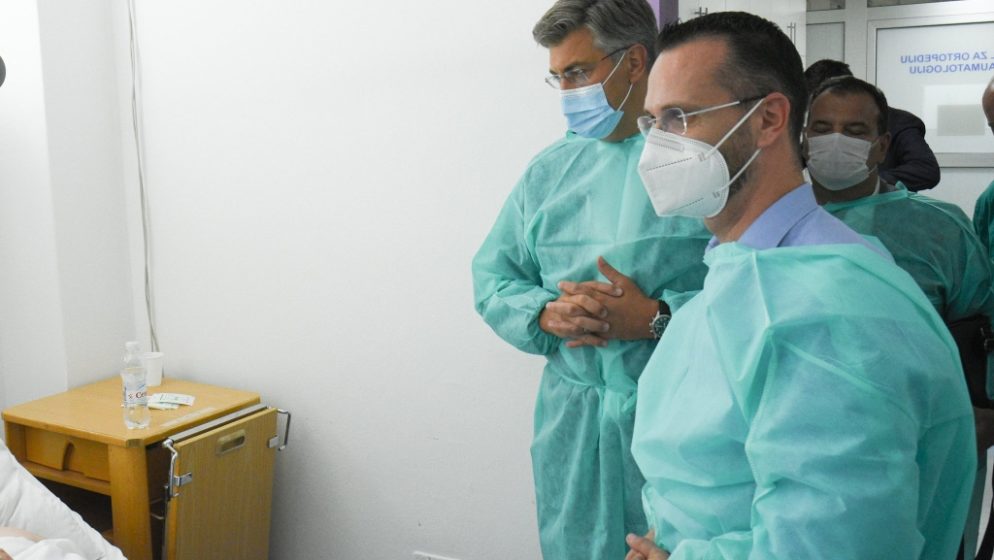 Premijer Plenković u brodskoj bolnici posjetio stradale u prometnoj nesreći