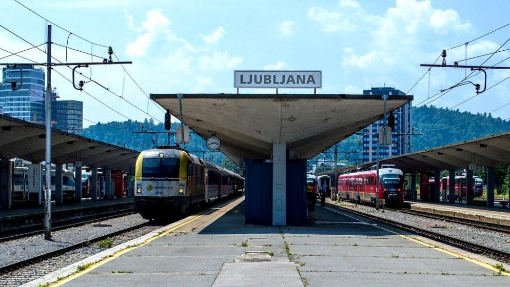 Slovenija uvela nova pravila za putnike u tranzitu i vozače teretnih vozila