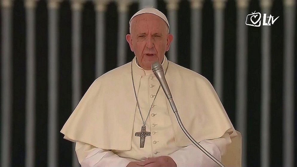 Papa Franjo se prvi puta pojavio u javnosti od operacije