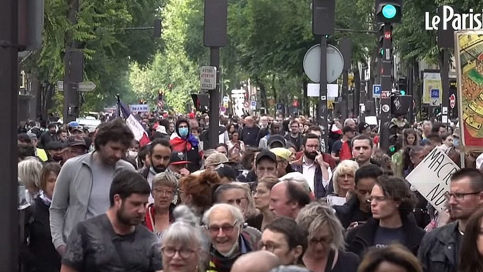 Francuzi prosvjeduju protiv COVID-potvrda: Tisuće na ulicama
