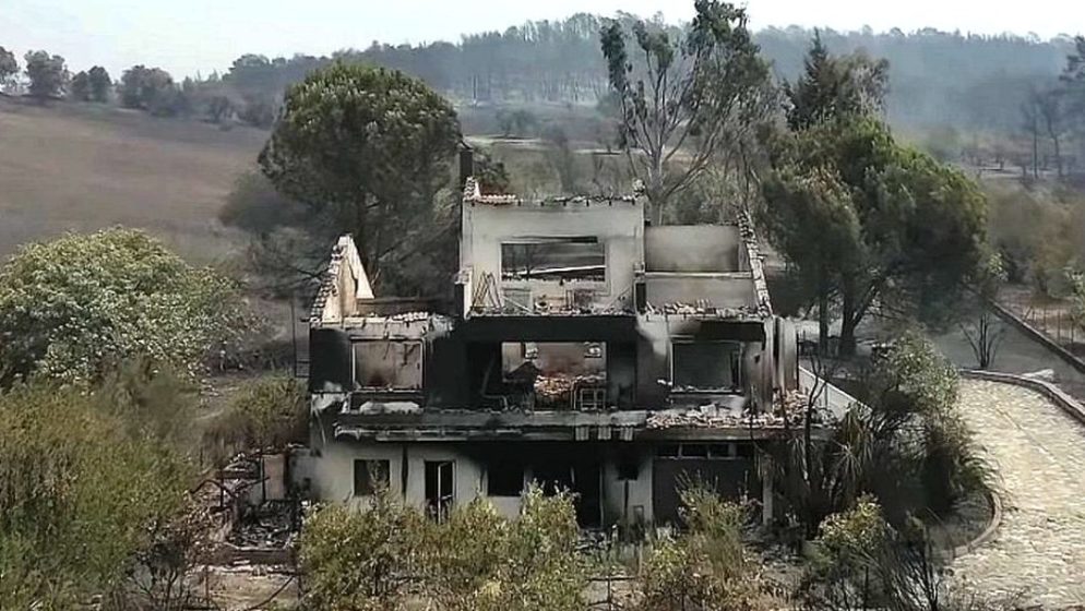 (VIDEO) Uznemirujuće snimke požara u Grčkoj: Vatrena stihija ne posustaje