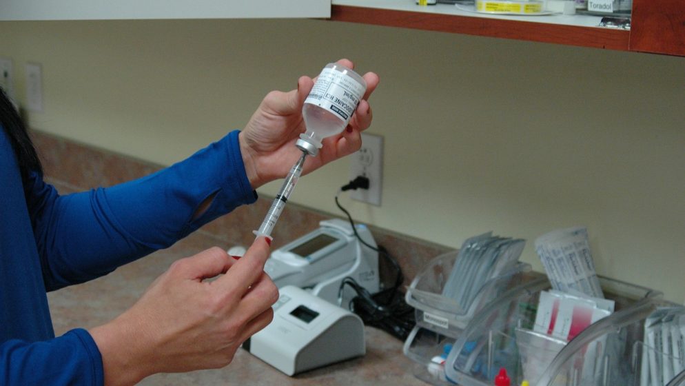 Medicinska sestra greškom cijepila osam osoba cjepivom protiv sezonske gripe