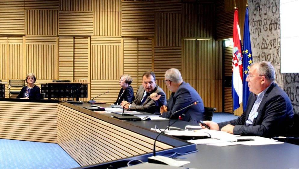 Raste broj zaraženih u Hrvatskoj, docjepljivanje trećom dozom pitanje vremena