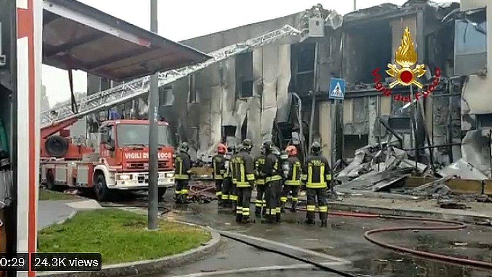 U Italiji se srušio manji avion, pao je na zgradu, nema preživjelih