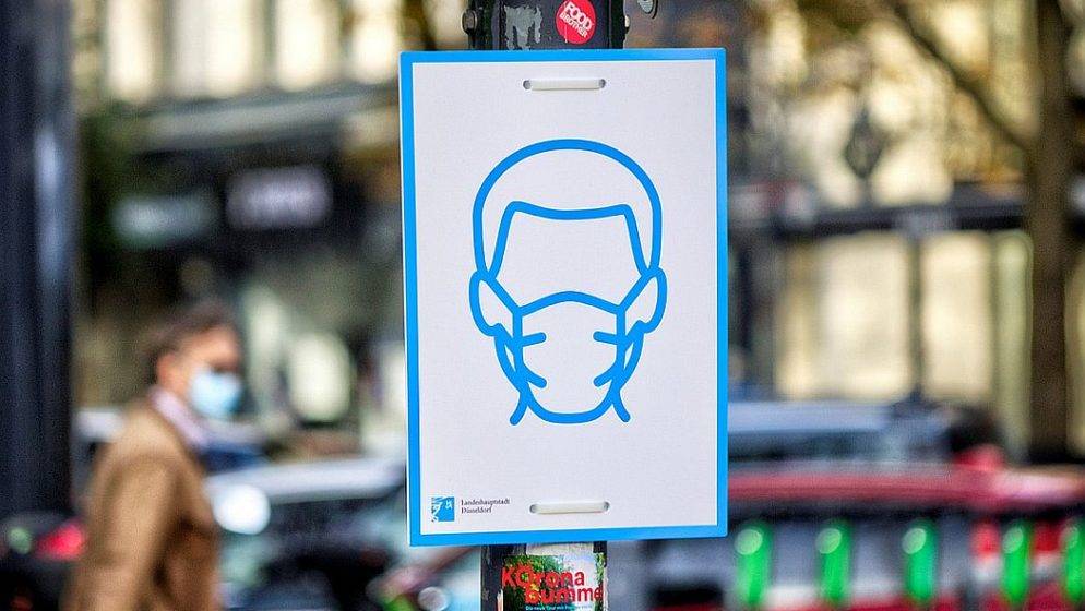 Policija oborila studenticu na pod i vezala jer je odbila nositi masku!