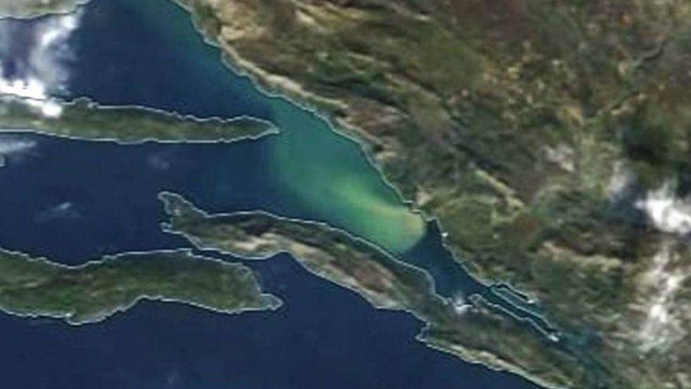 (VIDEO) More na dijelu Jadrana promijenilo boju
