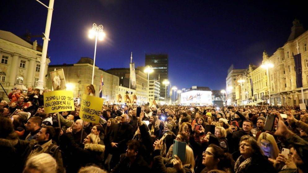 Više tisuća građana prosvjedovalo u središtu Zagreba na najvećem okupljanju protiv Covid potvrda